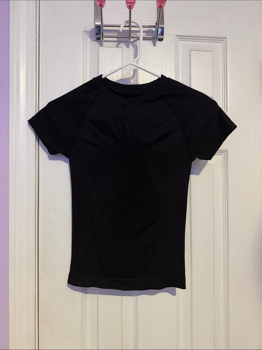 Black Short-Sleeve Athletic Women’s Crewneck Top